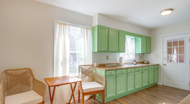 Lakes, Whiskey & More! Charming Home in Tullahoma