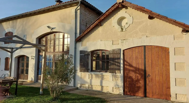Les Roses de Jonzac, Réserver Hôtel Mortiers France