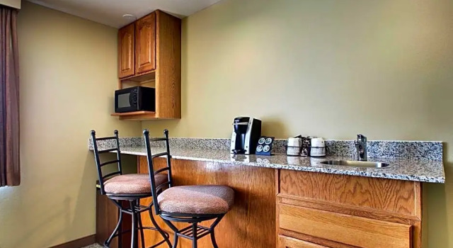 Шестиместный люкс Best Western West Hills Inn