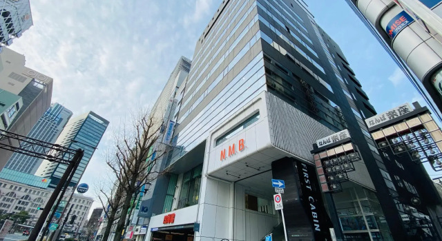 Кровать в общем номере First Cabin Midosuji Namba