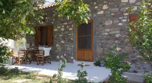 Perivoli Stone house