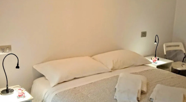 Moderne Camere in Centro-Dimora Mastcarrir, Book Hotel Monte Sant'Angelo Foresta Umbra