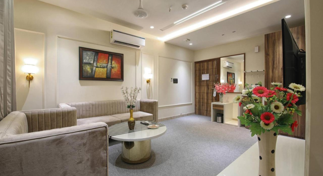 Royal 9 hotel & Banquet, Забронировать Отель Отели Мератх с парковкой, Парковка