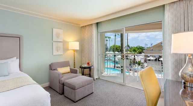 Двухместный номер с балконом и с видом на территорию отеля Loews Coronado Bay Resort
