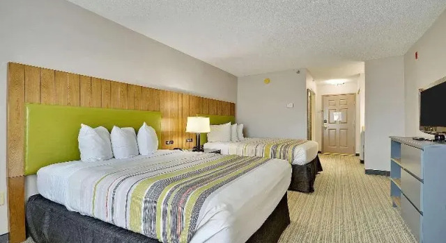 Шестиместный номер Standard Country Inn & Suites By Radisson, Charleston North, SC