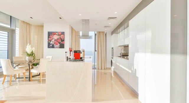 Posh Oceanfront 2BR in Bluewaters Island, Забронировать Апартаменты/квартира Отели Эмирата Дубая с парковкой, рядом с Jumeirah Beach Residence Tram Station 2, Парковка