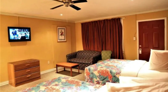 Двухместные апартаменты Hotel Beeville -US 181