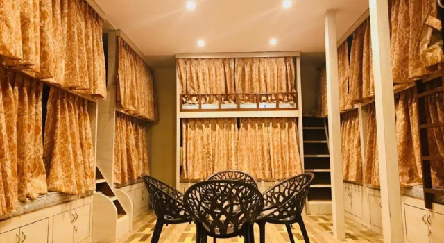 Кровать в общем номере (мужской номер) Blossom Dormitory For Male and Female
