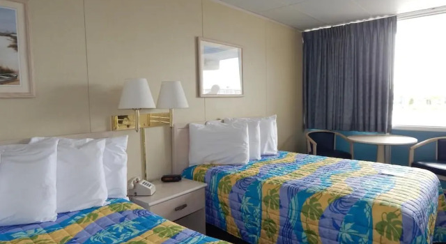 Номер Classic Thunderbird Beach Motel