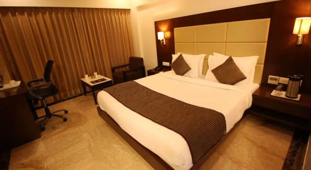 OYO Premium Jubilee Garden Jawahar Road, Rezervovat Hotel Hotely v Gujarat s parkováním, Parkování
