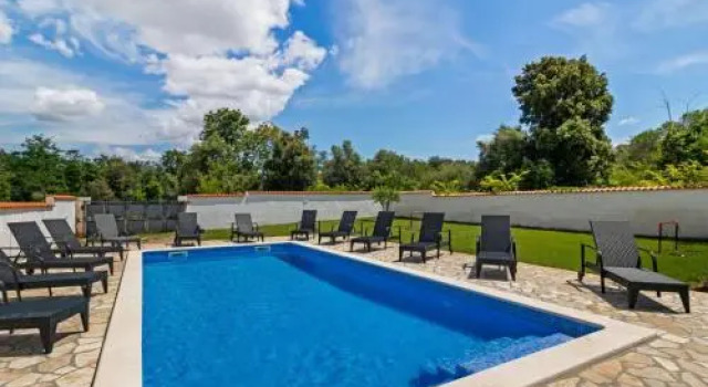 Holiday Home in Banjole near City Centre, Reserva ahora Hotel Hoteles en Pula con piscina, Piscina