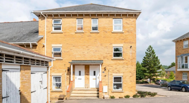 Captivating 2-bed Apartment in Chatham, Rezervați Apartament Chatham Kent, aproape de Historic Chatham Dockyard