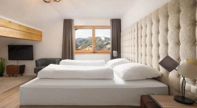 Designferienhaus Luxus Bergchalet XXL Ski In-Out Snow Space Wagrain Flachau, Rezerwuj Chalet Hotele w Salzburg z parkingiem, Parking