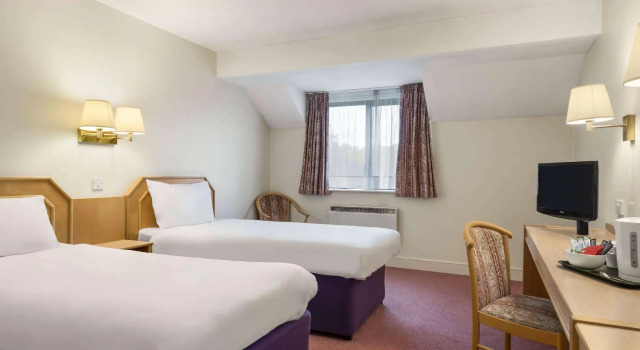 Четырёхместный номер Standard Days Inn by Wyndham Chesterfield Tibshelf