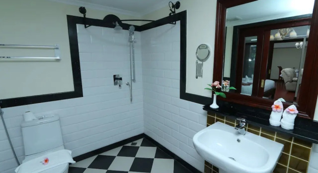 Люкс Presidential с балконом Phasouk Vien Chantra Hotel