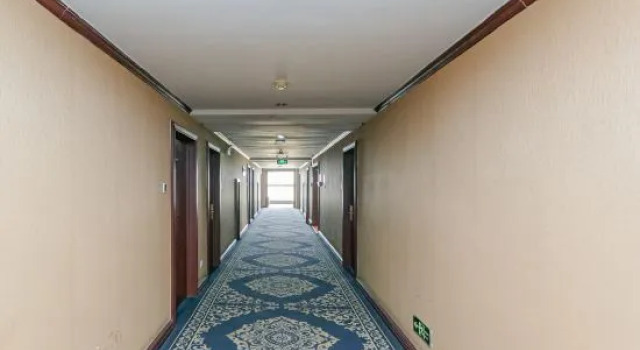 Huayan Hotel, Rezerwuj Hotel Hotele 3-gwiazdkowe w Pingliang, 3*