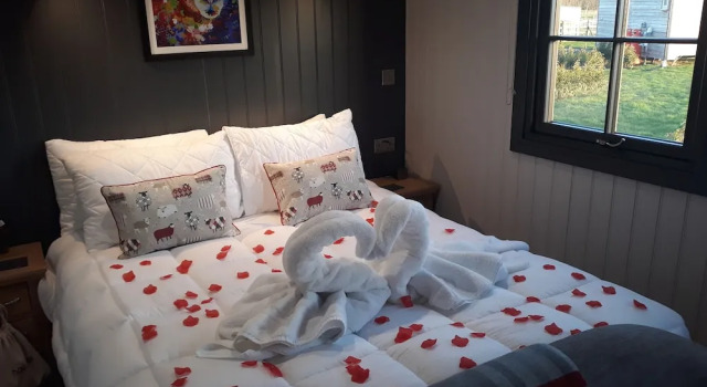 Springwood Shepherd Huts, Boek Hotel Deighton 