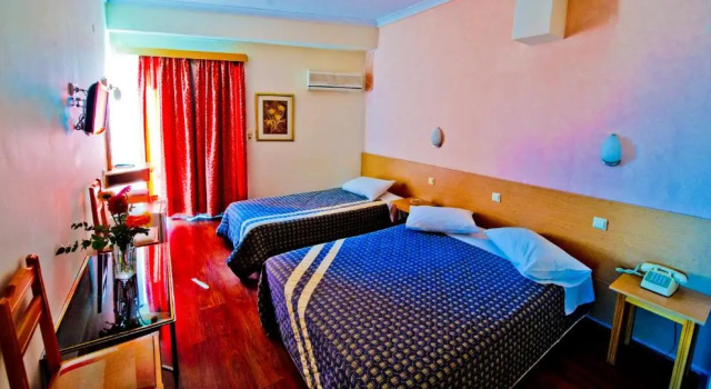 Трёхместный номер Standard с видом на море Adonis City Hotel