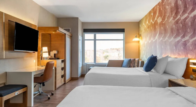 Четырёхместный люкс Cambria Hotel Manchester South Windsor