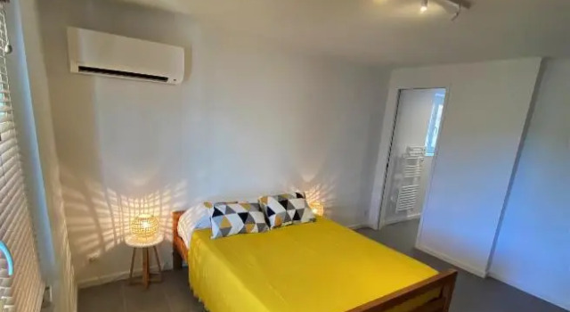 appartement rez de villa proche port et plages de Sanary
