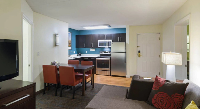 Residence Inn by Marriott Boston Framingham, Varaa Hotelli Hotellit New England uima-altaalla, Uima-allas