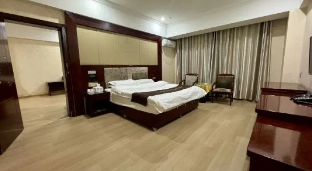 Люкс Business Super 8 Hotel Qitai TuanJie Nan Road