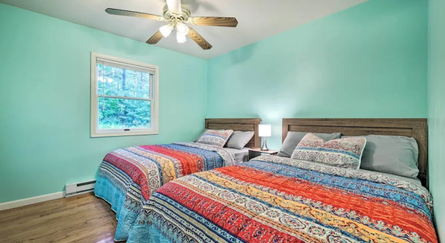Коттедж Hot Tub & Yard: Stroudsburg Home in Poconos