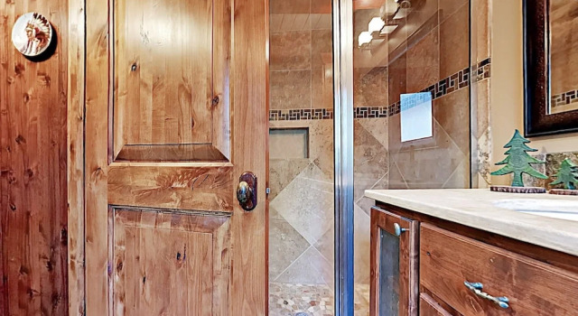 New Listing! Updated W/ Sauna, Near Ski Lift 2 Bedroom Townhouse, Book Hotel Steamboat Springs Colorado