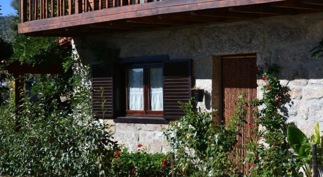 House With 2 Bedrooms in Celorico de Basto, With Wonderful Mountain Vi, Rezerwuj Hotel Celorico de Basto 