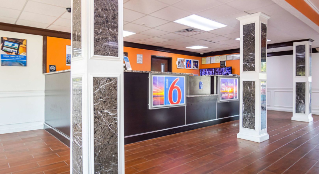 Motel 6 Jonesboro Georgia, Boek Motel Hotels in Georgia met parkeren, Parkeren