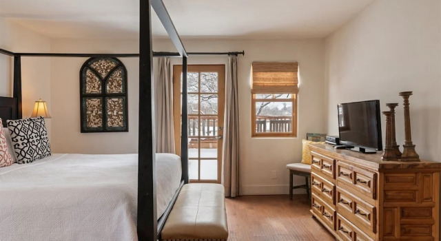 Коттедж Tecolote - Authentic Home Right Next to The Plaza, Hot Tub, Roof Deck