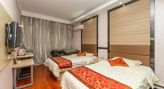 Crown Business Express Hotel, Prenota Hotel Hotel a Henan con parcheggio, Parcheggio