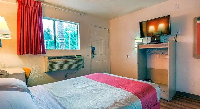 Номер Standard Motel 6 Chino, CA - Los Angeles Ontario