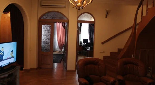 Hugy House