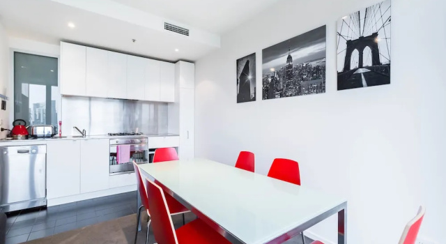 Апартаменты Premium ROBYN, 1BDR Melbourne Apartment