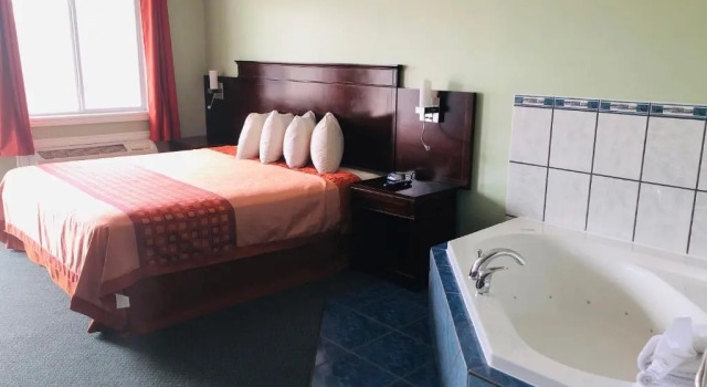 Люкс Perth Plaza Inn & Suites