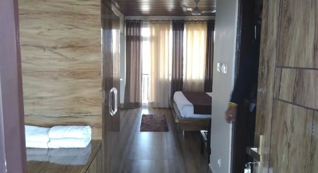 Номер Deluxe с балконом Hotel Harmony Blue Mcleodganj, Dharamshala
