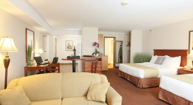 Номер Deluxe Stonebridge Hotel Dawson Creek