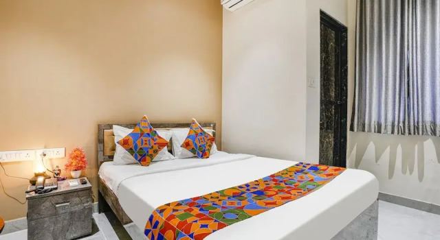 Номер Deluxe Fabexpress Royal Inn