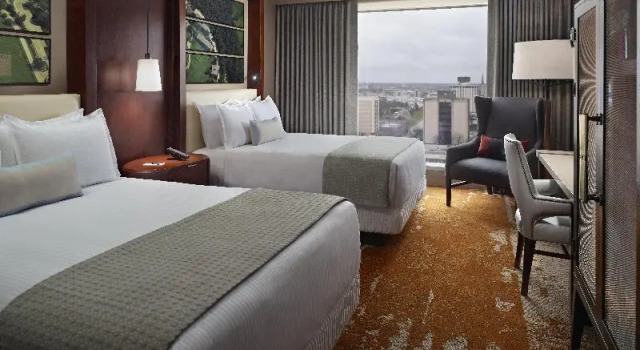Четырёхместный номер Deluxe Omni Louisville Hotel
