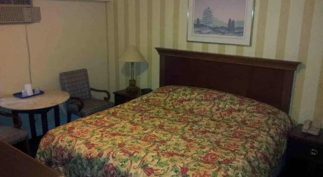Island Travel Inn, Забронировать Отель Отели Виктории с парковкой, рядом с Save-On-Foods Memorial Centre, Парковка