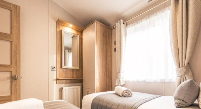 Lakeside Retreat Lodge With Hot Tub, Book Hotel Barmby Moor Merseyside