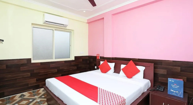 OYO 28801 Radhika Guest House