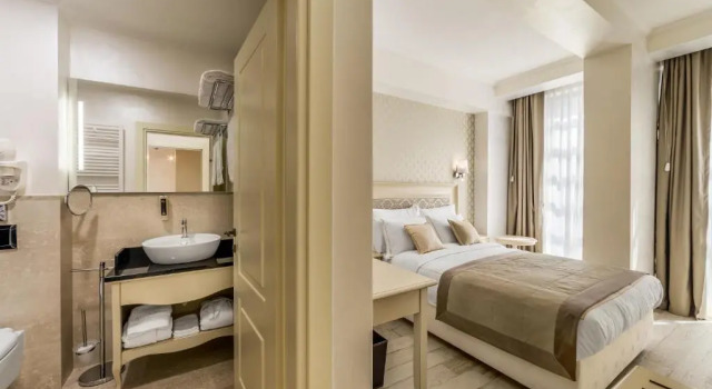 Номер Deluxe с балконом Old Town Boutique Hotel