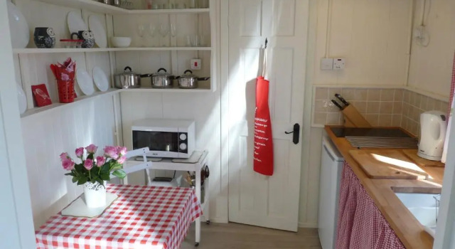 Romany Wagon Retreat, Book Hotel Penbryn Ceredigion