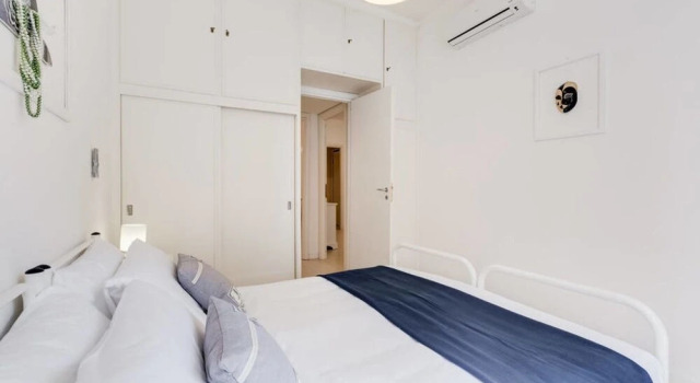 Lovely White Flat 15 Minutes From the City Center
