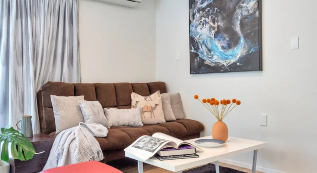 Bright 3 Bedroom near St Lukes Mall 3