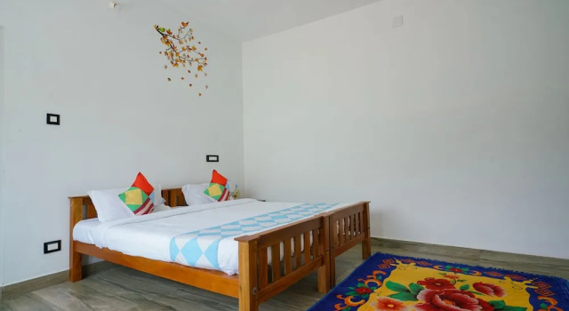 OYO Home 24477 Adorable 2BHK, Забронировать Отель Отели штата Кералы с парковкой, Парковка