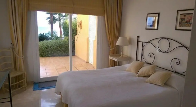 Grand Front Line Location Apartment- Heated Pool