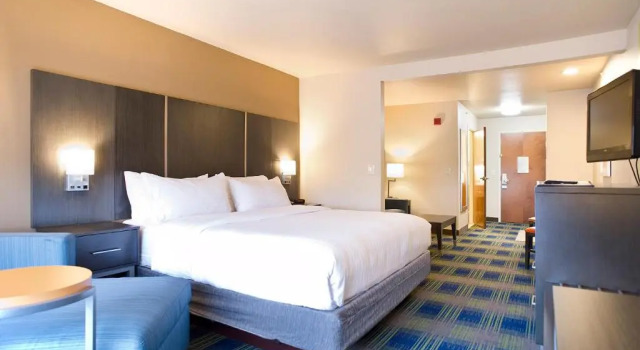 Люкс Garner Hotel Brookings by IHG